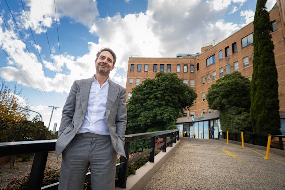 Healthscope CEO Tino La Spina is planning a bid for the business to buy itself and become a not-for-profit operator.