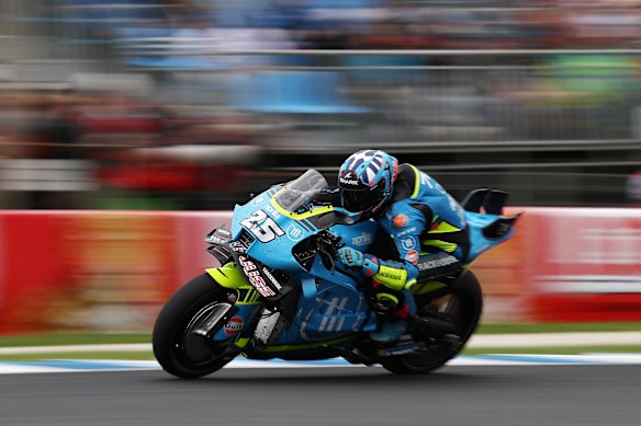 Fernandez speeds to victory.