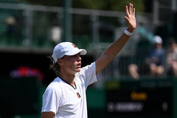 Cruz Hewitt is into the Wimbledon boys’ singles semi-finals without dropping a set.