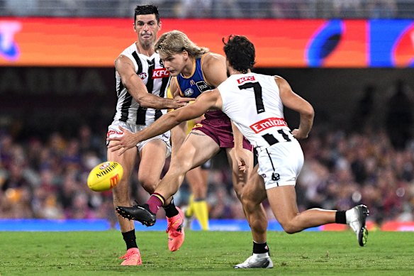 Both Will and Levi Ashcroft battled for space against a super impressive Collingwood.