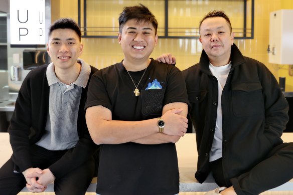 L'équipe du projet Yum Cha (de gauche à droite) : le copropriétaire Waiwing Lau, le chef Vincent Lim et le restaurateur Howin Chui.