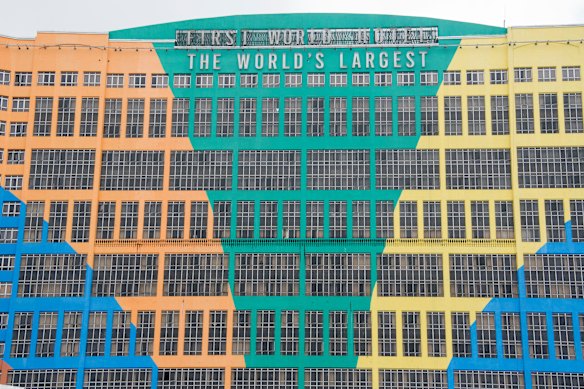 The First World Hotel & Plaza is a three-star hotel in Malaysia with 7351 rooms.