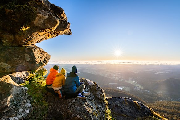 Sunrise from Boroka Lookout cliff at Grampians, Victoria.