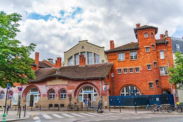 Piscine de la Butte aux Cailles, a vintage swimming pool.