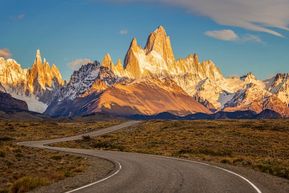 Andes Road to El Chalten, Mount Fitzroy, Argentina.