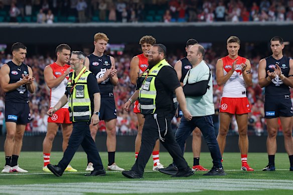 Sydney and Carlton players acknowledge first responders and Ahmed Al Ahmed before their game.