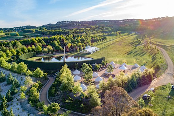 Mayfield Garden, Oberon.