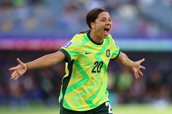 Sam Kerr scores!
