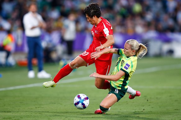 Kaitlyn Torpey in action against Chae Un-Yong.