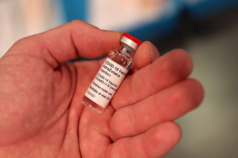 La Norvège a interrompu son déploiement du vaccin Oxford AstraZeneca COVID-19.