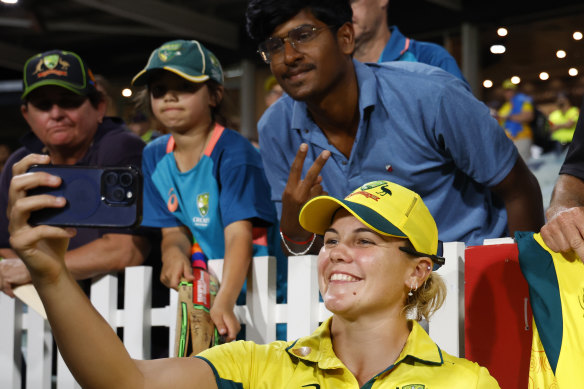 Rising star Georgia Voll takes a selfie with fans.