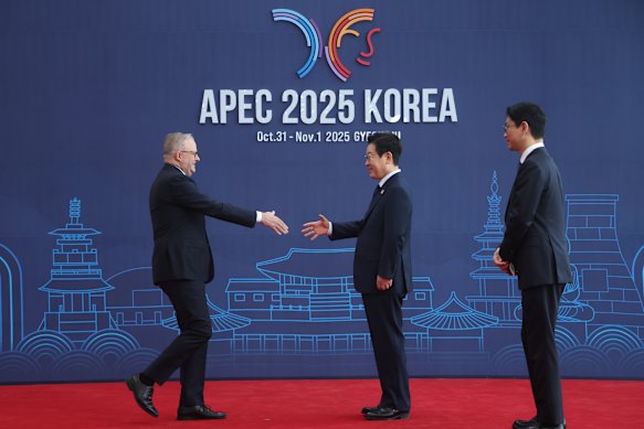 Prime Minister Anthony Albanese is welcomed to the APEC summit by South Korean President Lee Jae Myung (centre).