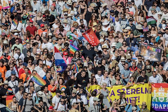 Budapest Mayor Gergely Karácsony (middle) holds a banner as he crosses the Elisabeth Bridge during the march.
