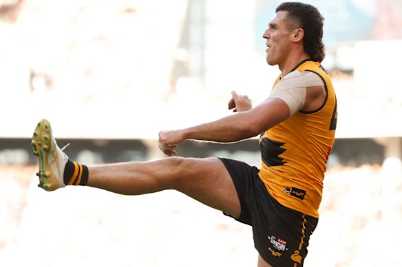 Jake Waterman kicks a goal.