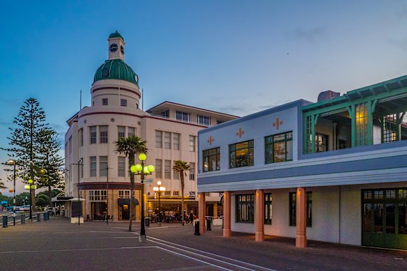 Pastel pitstop... art deco Napier.
