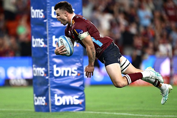 Isaac Henry of the Reds scores a try during the round five Super Rugby match between Queensland Reds and NSW Waratahs at Suncorp Stadium.