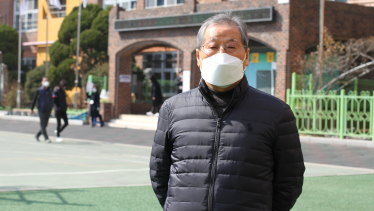 Min Kyung-chil, 81 ans, fonctionnaire à la retraite. 