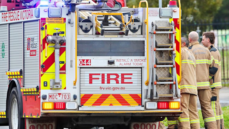 Blaze rips through Prahran nightclub