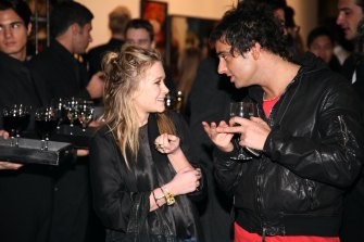 Mary-Kate Olsen et Andy Valmorbida lors d'une exposition d'art à New York en 2009.