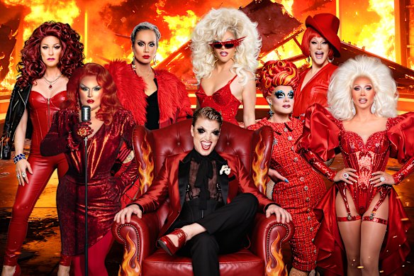 Reuben Kaye, seated, with Drag Roast’s local line-up. 