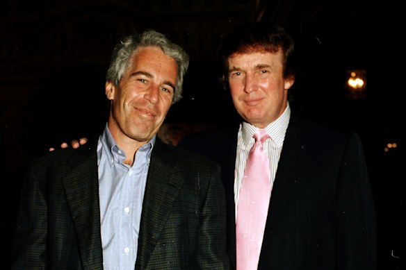 Jeffrey Epstein y Donald Trump en Mar-a-Lago en Basus, Florida, 1997.