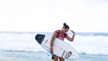 Tyler Wright après avoir remporté le Maui Pro à Pipeline le 20 décembre.