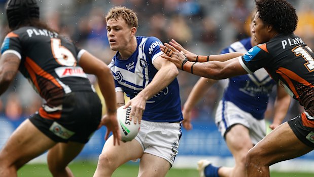 Lachlan Galvin playing for the Bulldogs against his former Wests Tigers teammates.