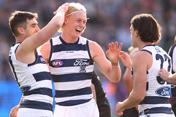 Ollie Dempsey and Geelong teammates.