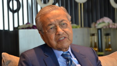 在曼谷参加东盟和东亚峰会的马哈蒂尔·穆罕默德（Mahathir Mohamad）说，有一天澳大利亚将比欧洲更亚洲。