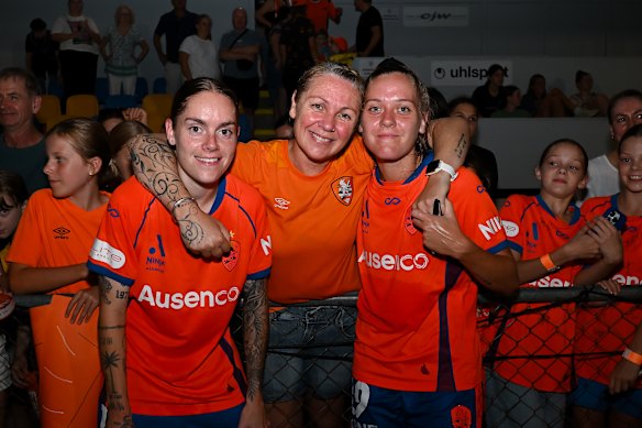 Twin sisters Sharn and Laini Freier with their mother. 