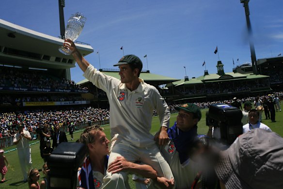 Justin Langer after his farewell Test at the SCG in 2007. 