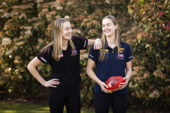 AFLW twins, Stephanie and Lucy Wales.