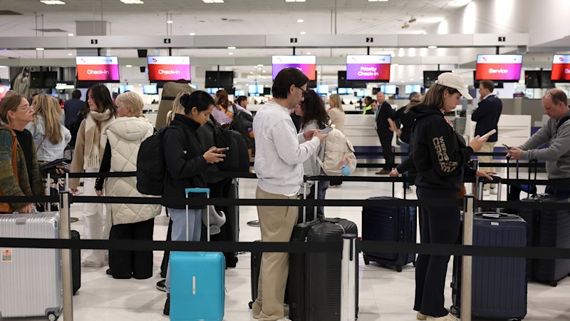 Coalition accuses Labor of failing to warn Australians to leave Middle East