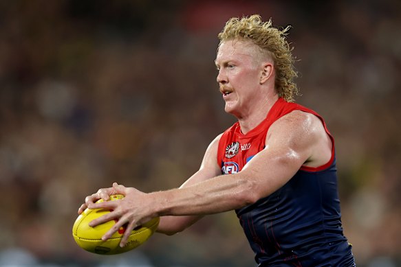Demon Clayton Oliver has met with the Giants as he looks for a new AFL home.