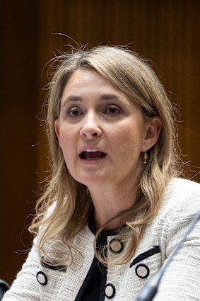  Kelly Bayer Rosmarin stood down after Optus’ major outage in the wake of a nation-wide outage.