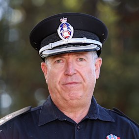 NSWのFire and RescueのAdam Dewberry校長。