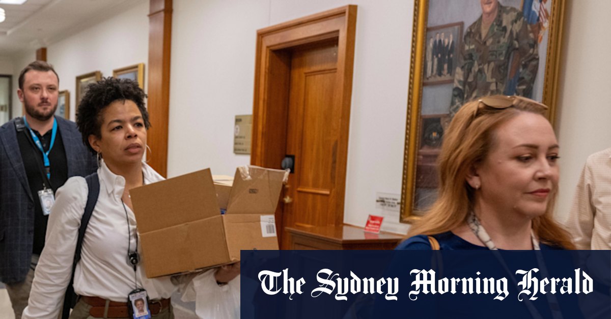 Reporters pack up, walk out as Pentagon ‘confiscates’ almost all press badges