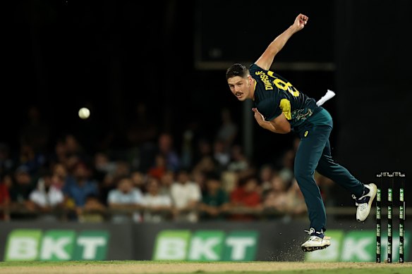 Ben Dwarshuis sends one down.