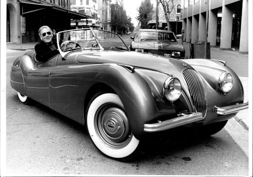 Driving his 1949 Jaguar XK120 and wearing a Superman jumper, Laws returns to 2GB in June 1986, after his fifth operation. 