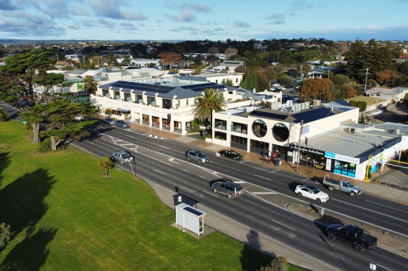 The Rye Hotel occupies a huge site on the Nepean Highway, south of Melbourne.