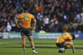 Wallabies abattus : Len Ikitau et Hunter Paisami à Murrayfield.