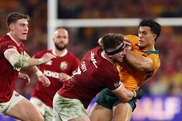 Joseph-Aukuso Suaalii of the Wallabies is tackled by Tom Curry.
