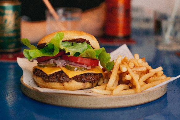 Never worry about if your burger will come with chips or not during Lazy Thinking’s happy hour.