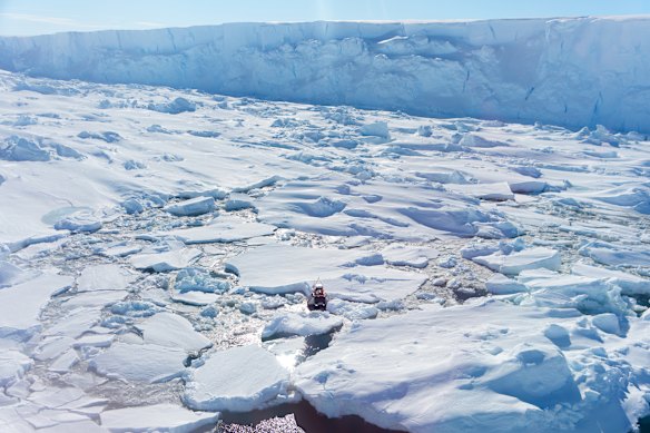 The Thwaites ice shelf in poor condition in February 2026, with heavy crevasses and cracking because of melting.