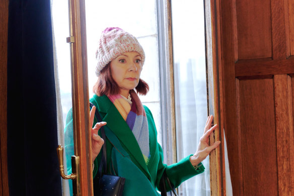Carrie Prescott plays an unconventional  detective successful  <i>Elsbeth</I>.