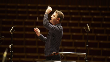 Brett Weymark dirigera Carmina Burana, la plus grande production chorale au monde depuis l'émergence du COVID-19. 