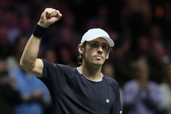 Third time lucky for Demon as he wins Rotterdam title for early birthday present