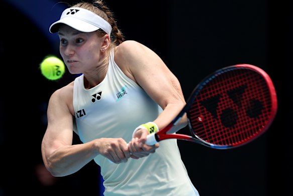  Elena Rybakina was a picture of concentration.