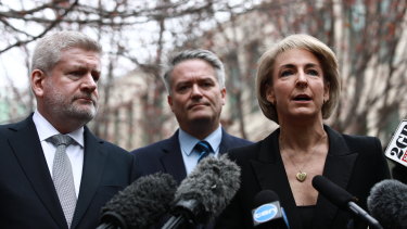 Les ministres Mitch Fifield, Mathias Cormann et Michaelia Cash ont annoncé qu'ils ne pouvaient plus soutenir le leadership de Malcolm Turnbull. 