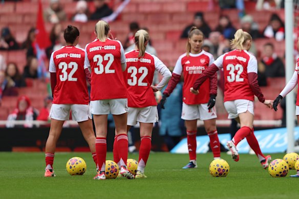 Arsenal player warm up wearing shirts in support Kyra Cooney-Cross’ severaly ill mother Jess
